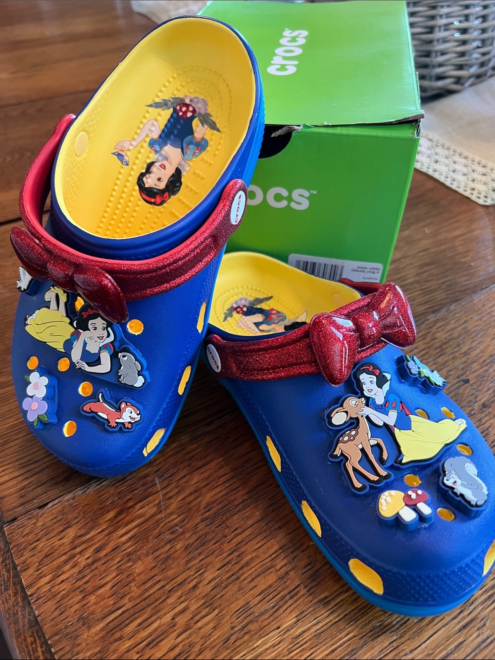 Snow White Kids 3 Crocs Classic Clog - J3 - Sunshine New in Box Disney